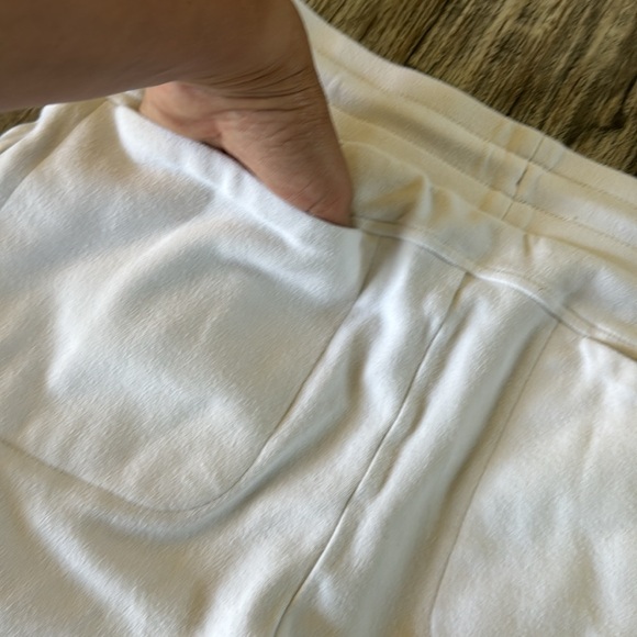 ALPHALETE IDENTITY WOMEN "UNISEX" WHITE BEAUTIFUL SHORTS, MEDIUM - Picture 4 of 13